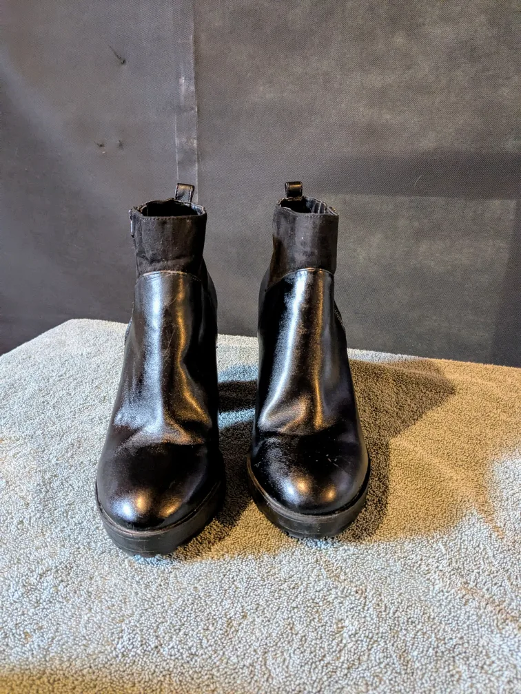 Black Leather Block Heel Ankle Boots image indicator(2)