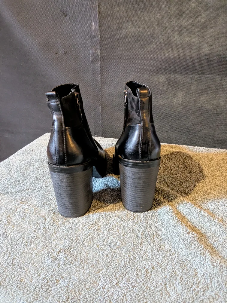 Black Leather Block Heel Ankle Boots image indicator(3)