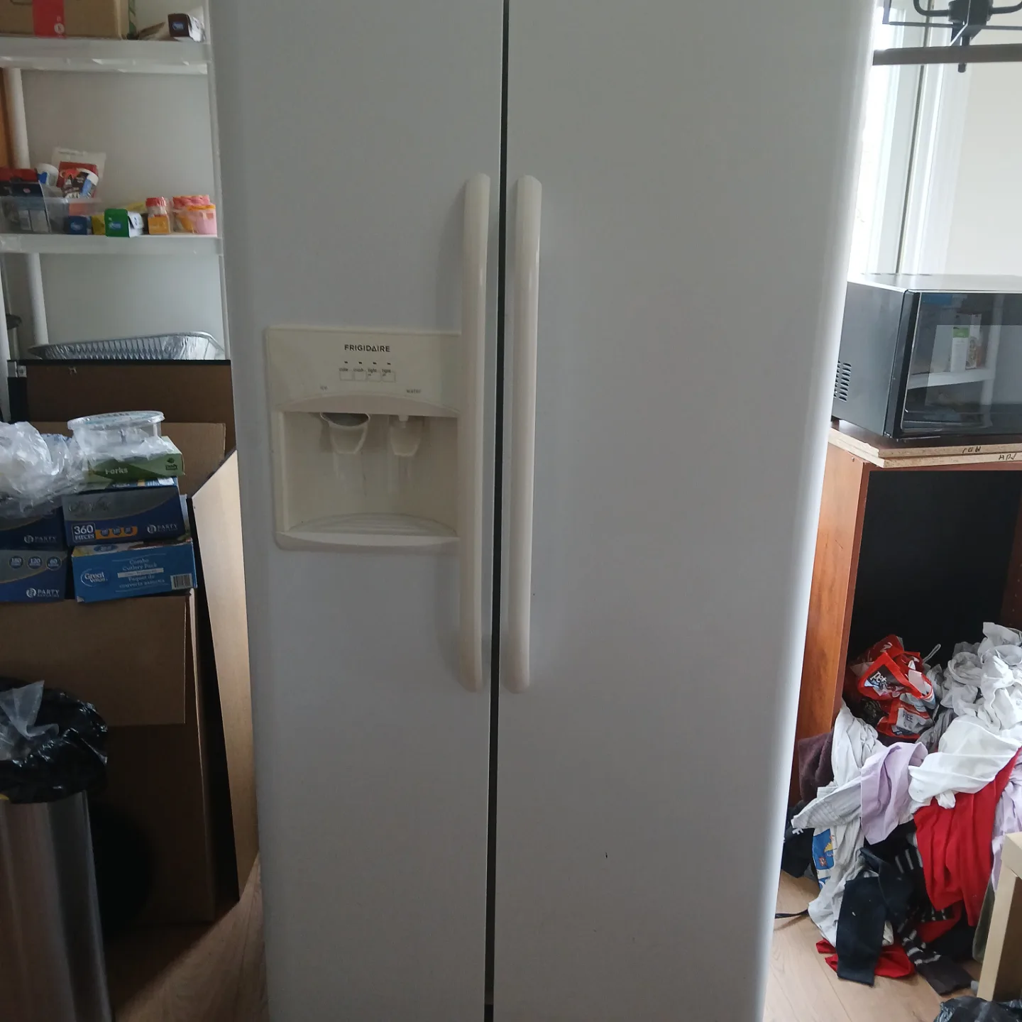 💚non-working Frigidaire Good for FREE parts!💚 thumbnail