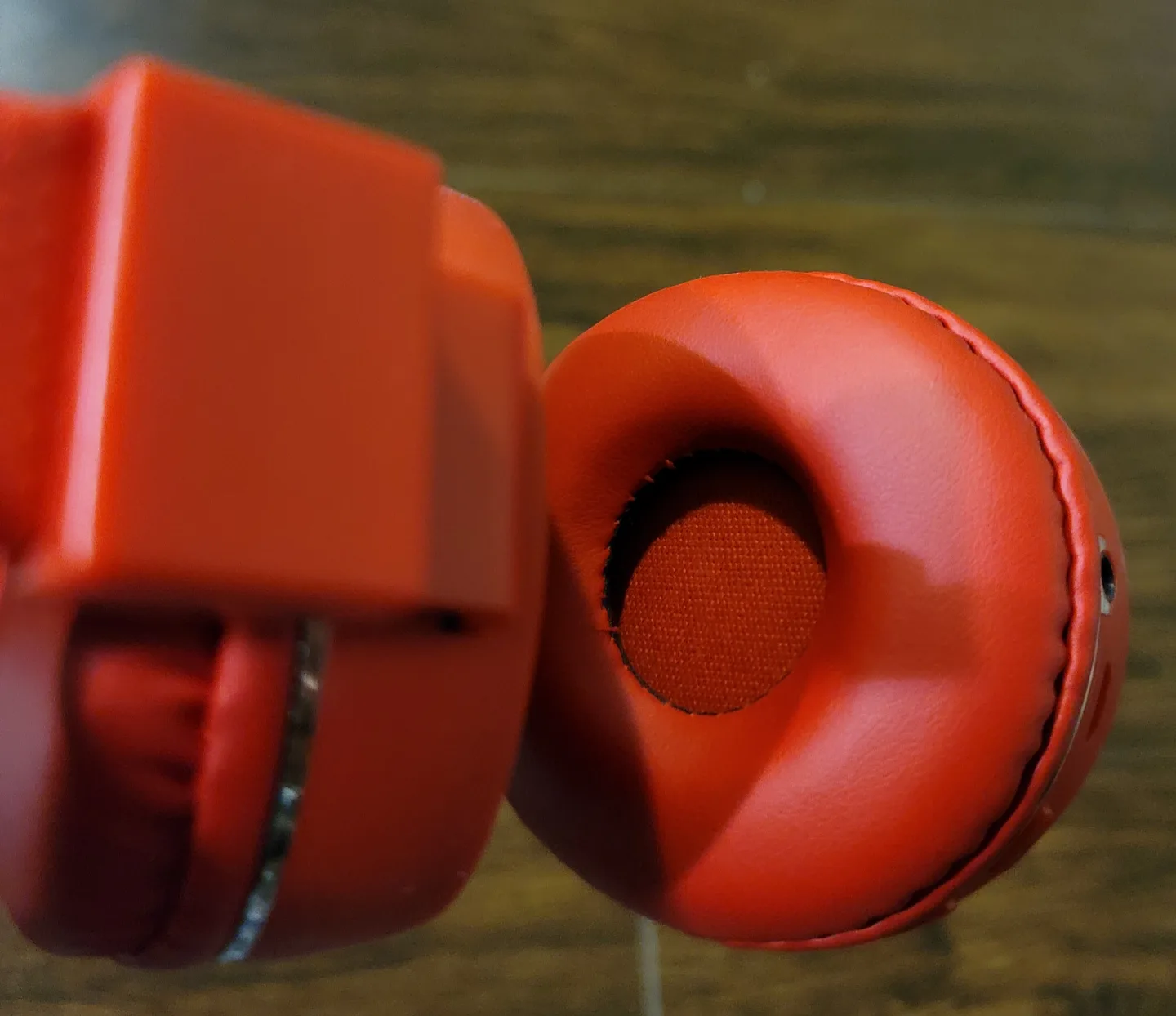 Red Headphones with Built-in MP3 Player image indicator(2)