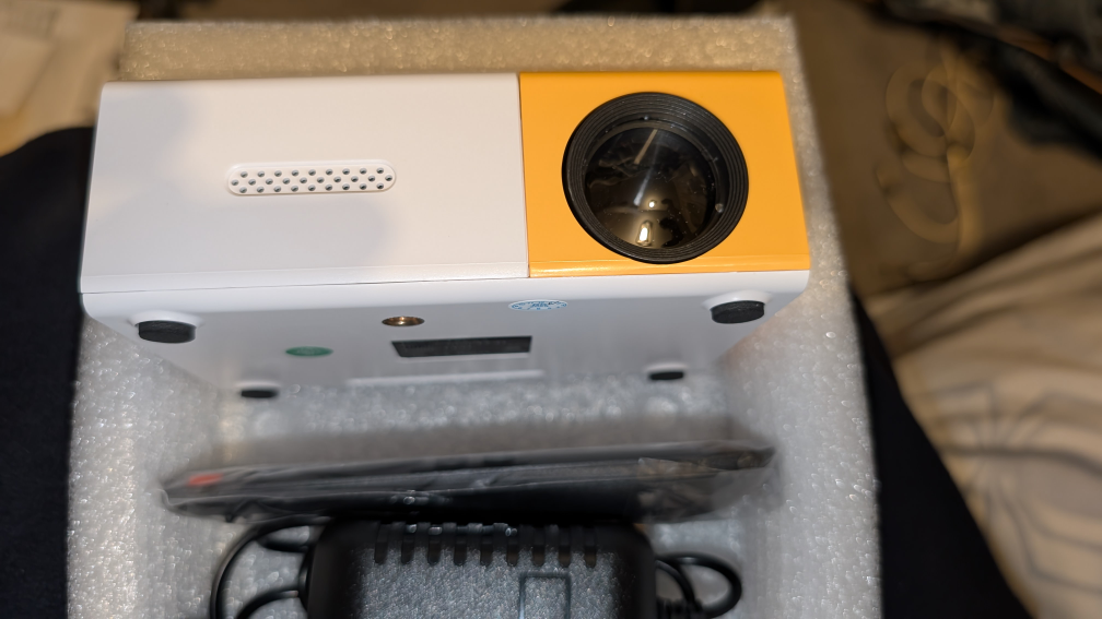 Mini Projector with Remote & Charger - photo 2