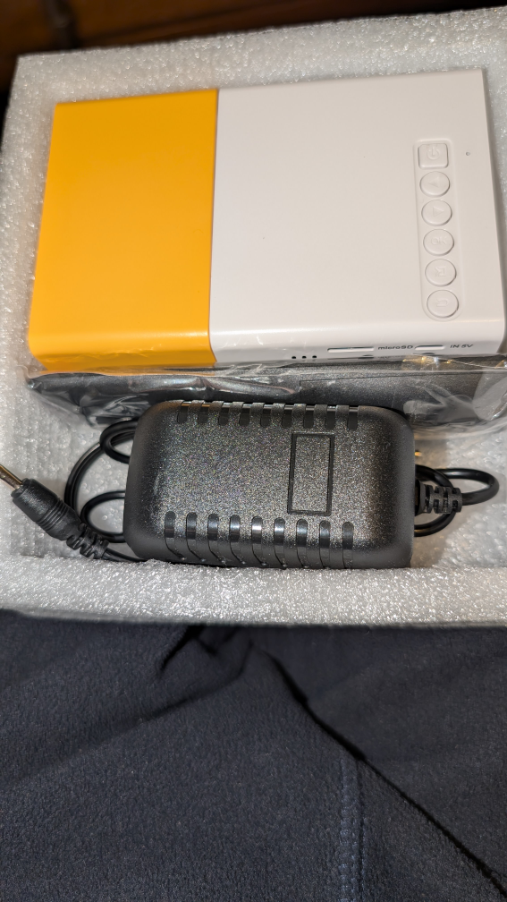 Mini Projector with Remote & Charger - photo 3