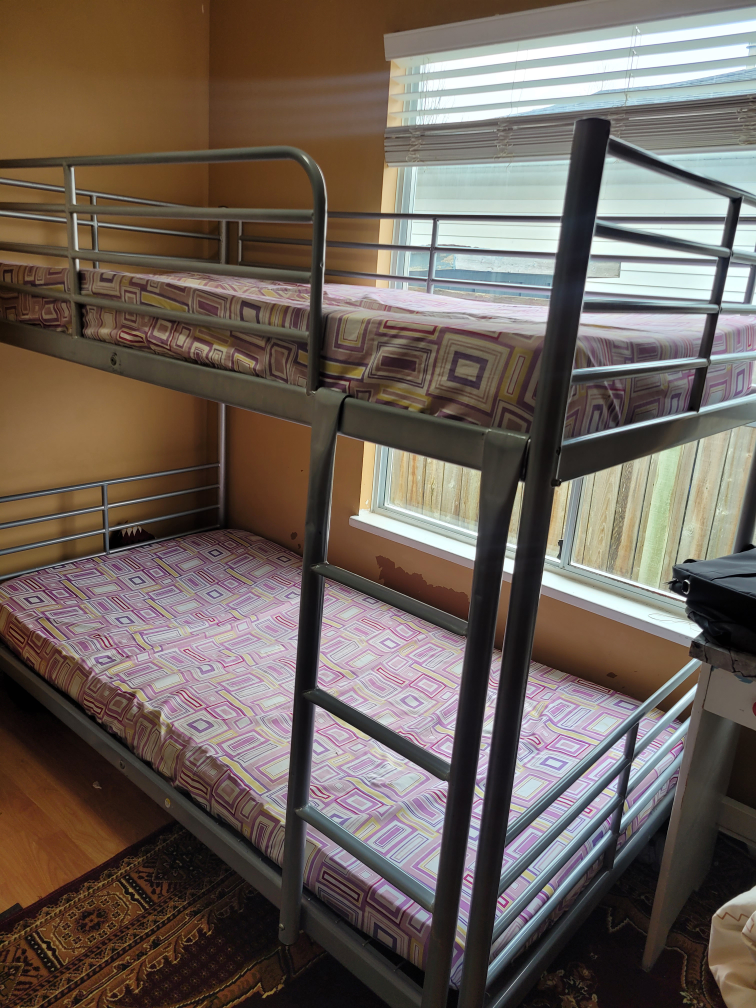 Twin-over-twin bunk bed - photo 2