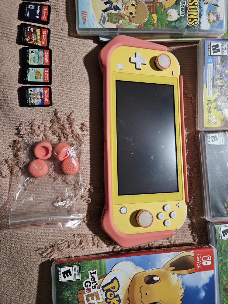 Nintendo Switch Lite + Games + Accessories Bundle - photo 3