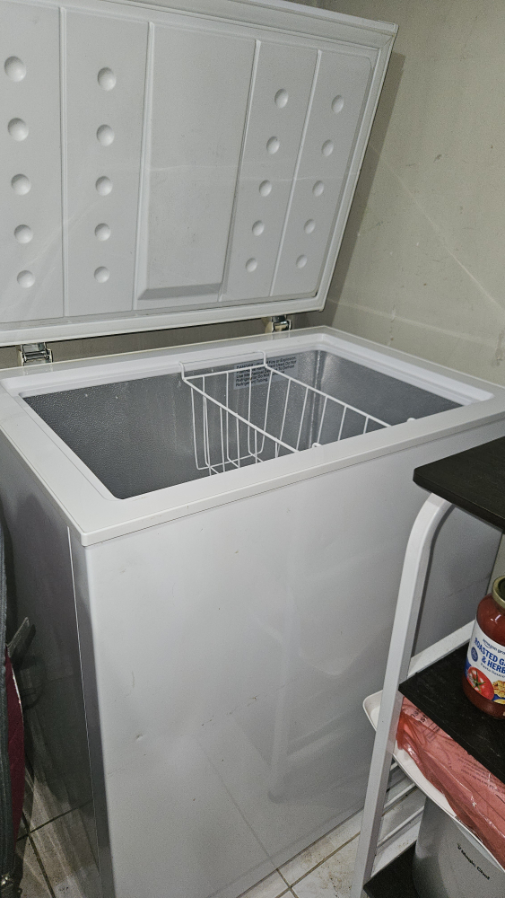 Insignia Chest Freezer - photo 2