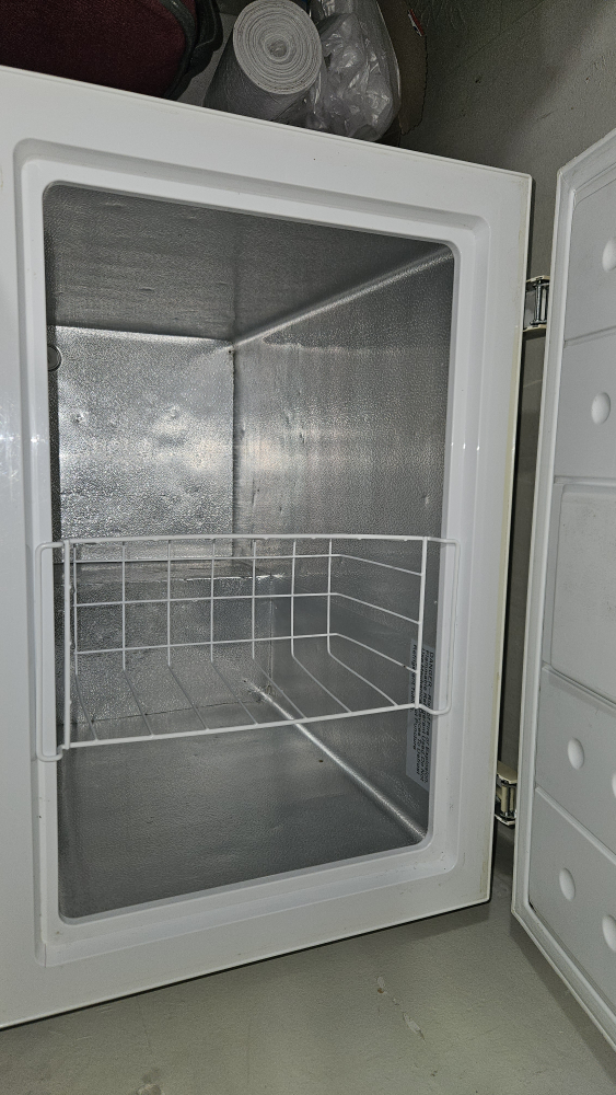 Insignia Chest Freezer - photo 3