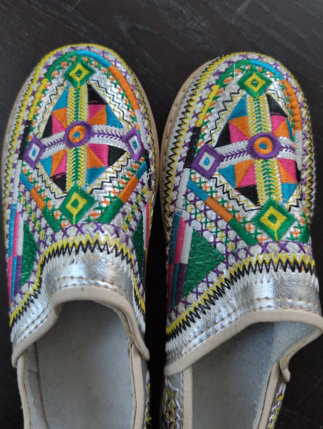 BRAND NEW - Embroidered Moroccan Babouches Slippers image indicator(9)