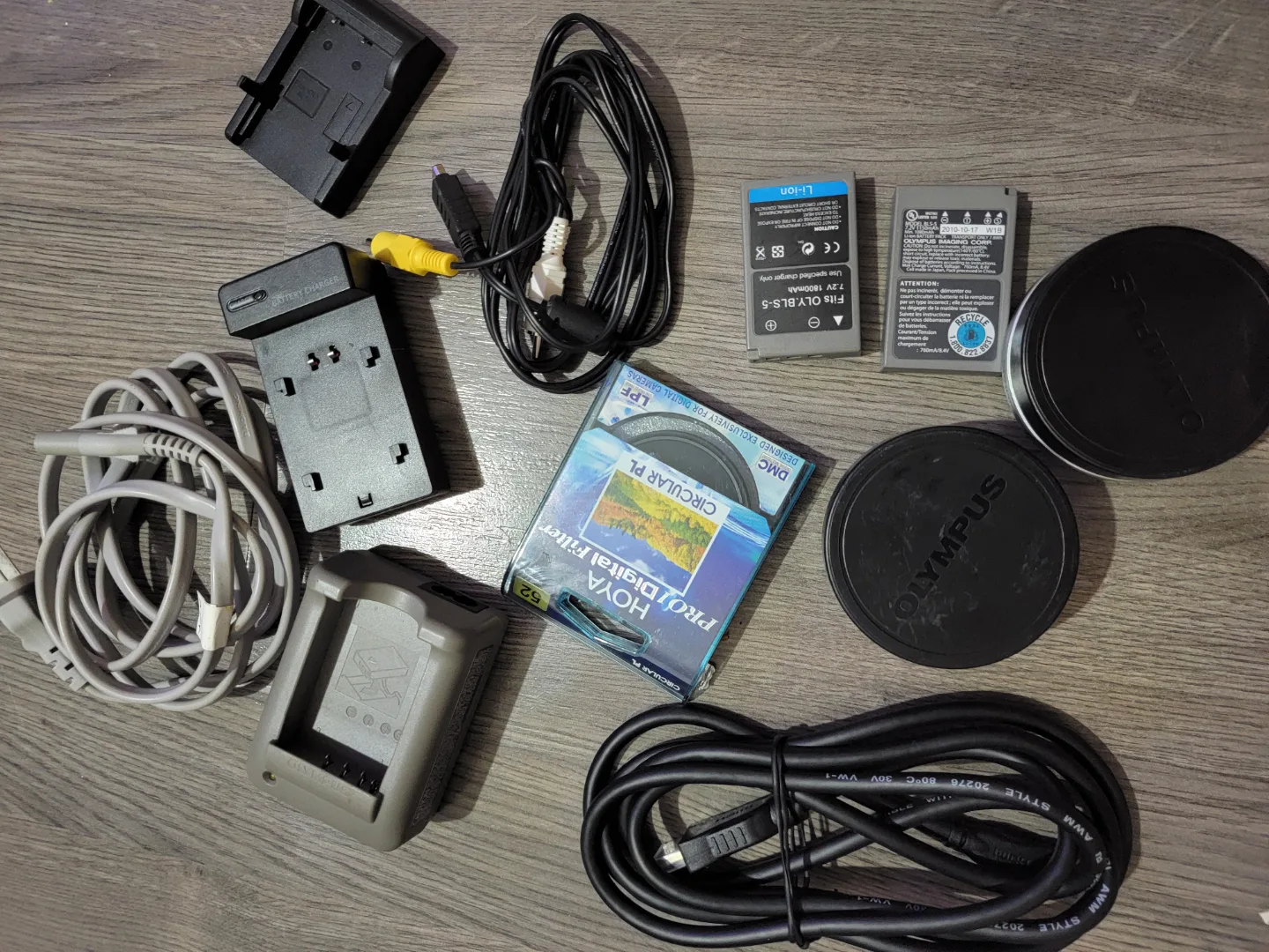 Olympus PEN E-PL2 Mirrorless Camera with Lenses and Accessories image indicator(7)