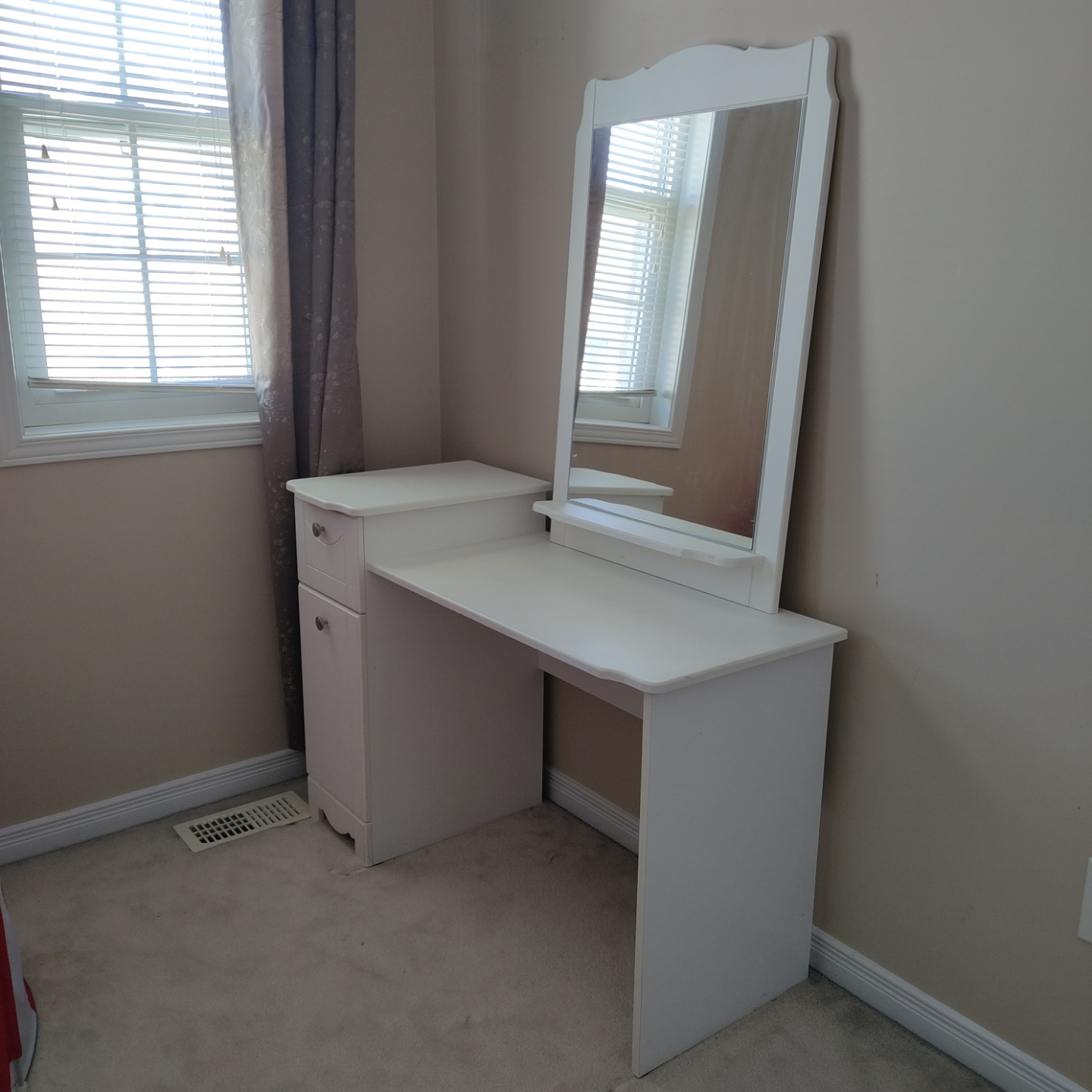 White Vanity Set with Mirror - photo 2