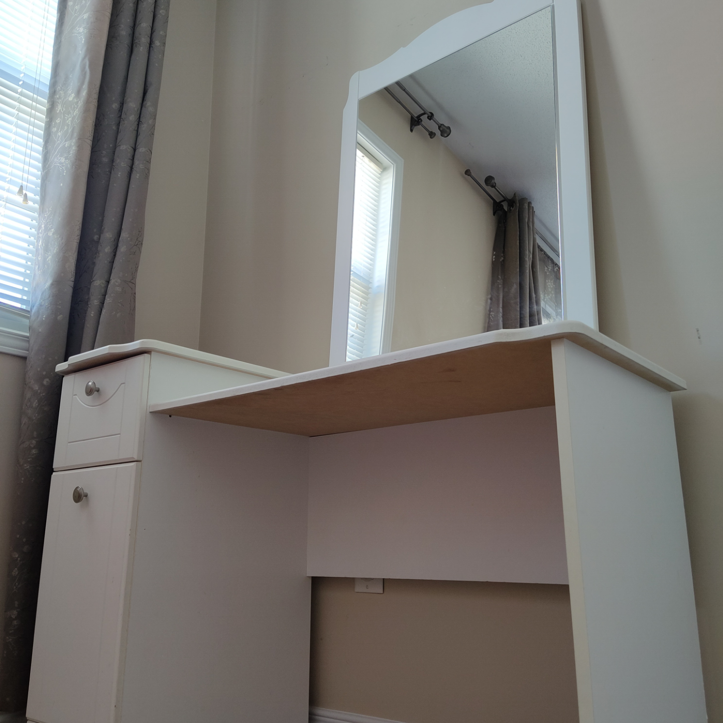 White Vanity Set with Mirror - photo 3