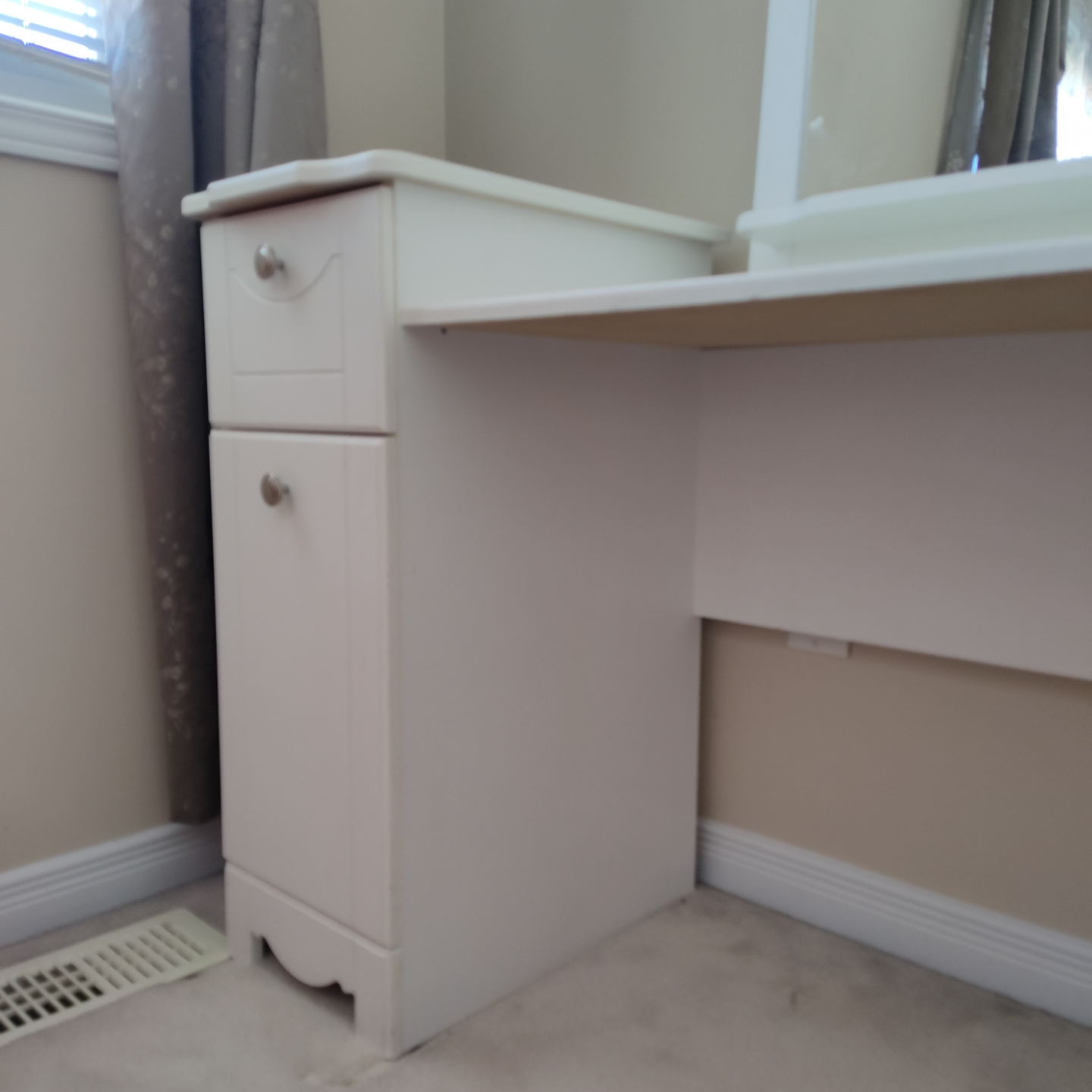 White Vanity Set with Mirror - photo 5