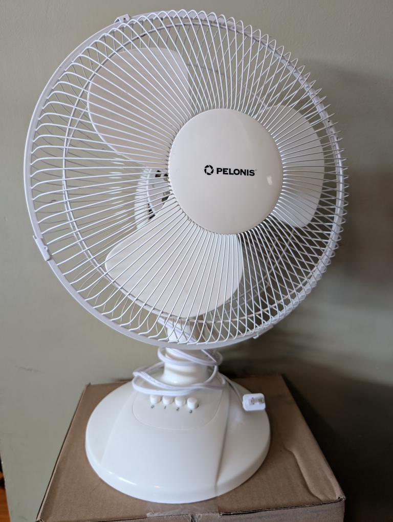 Pelonis 9-Inch White Oscillating Desk Fan