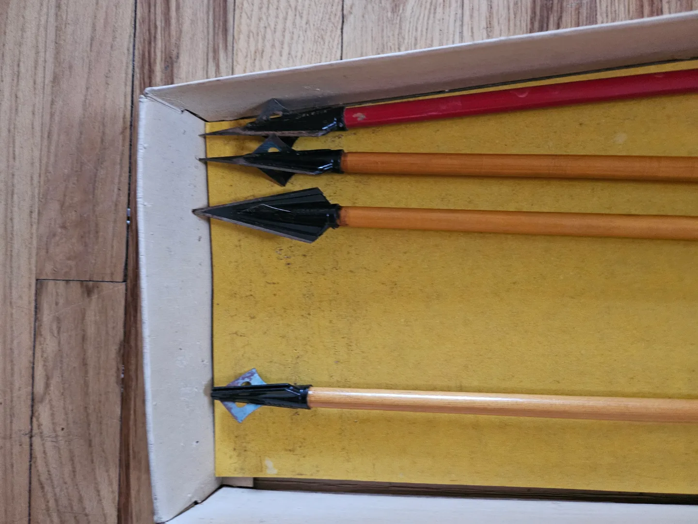 VINTAGE STEMMLER BIG GAME ARROWS image indicator(2)