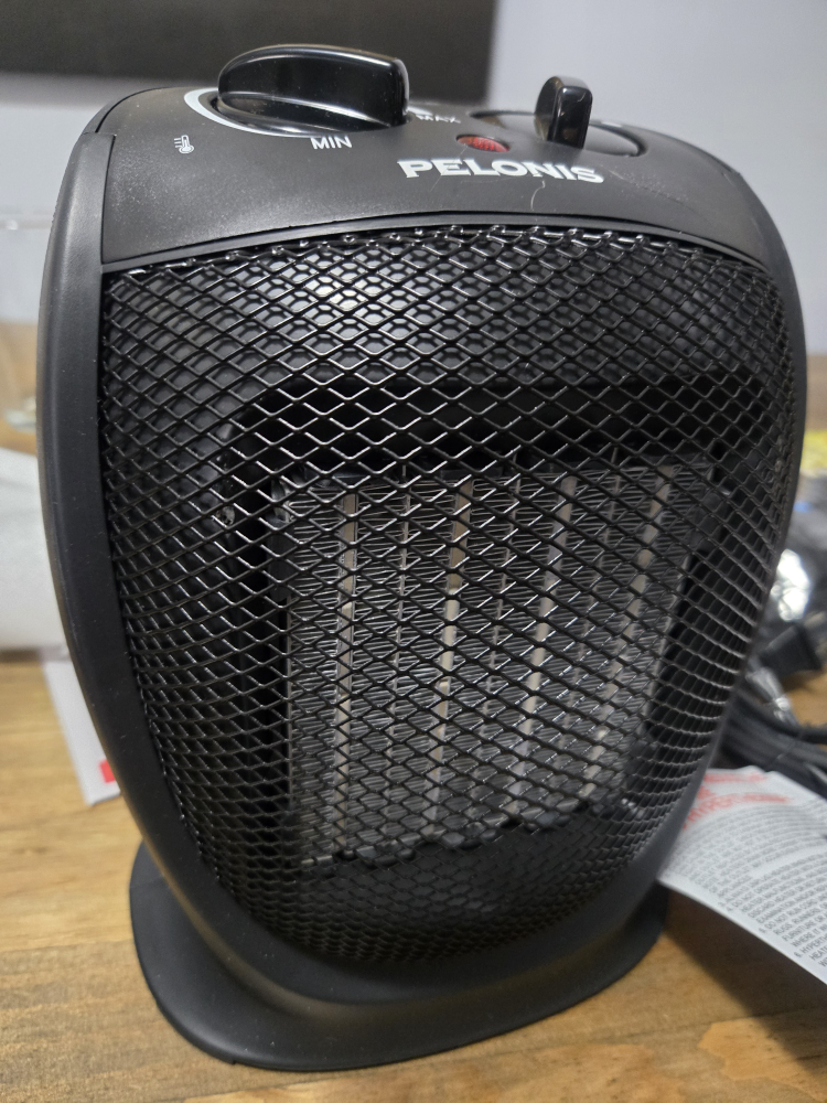 Pelonis Personal Heater