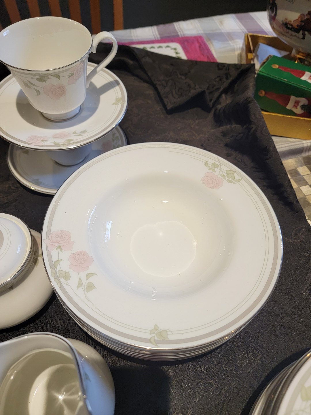 Vintage 1985 Royal Doulton Twilight Rose dinnerware set - photo 2