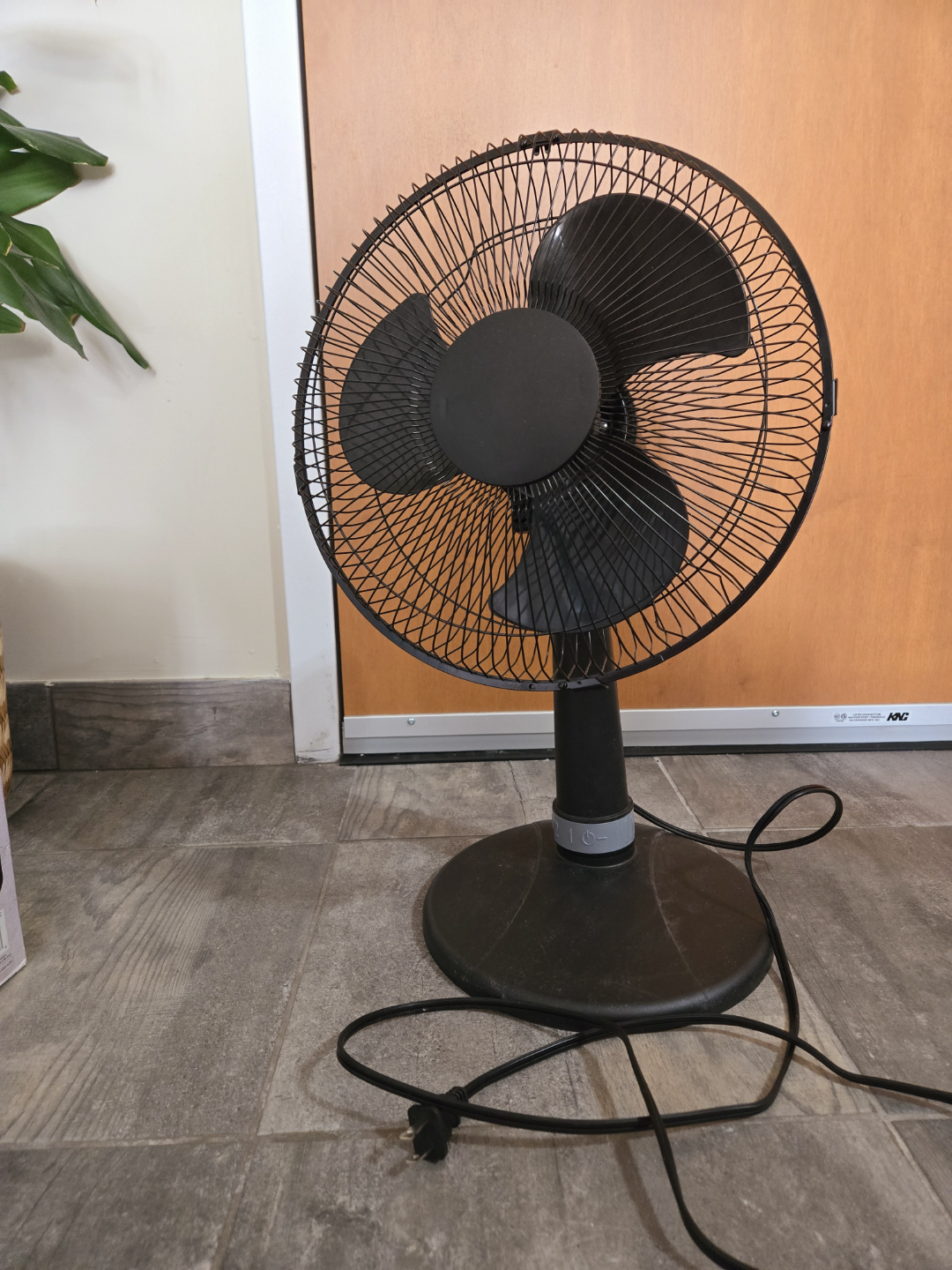 Black Oscillating Desk Fan