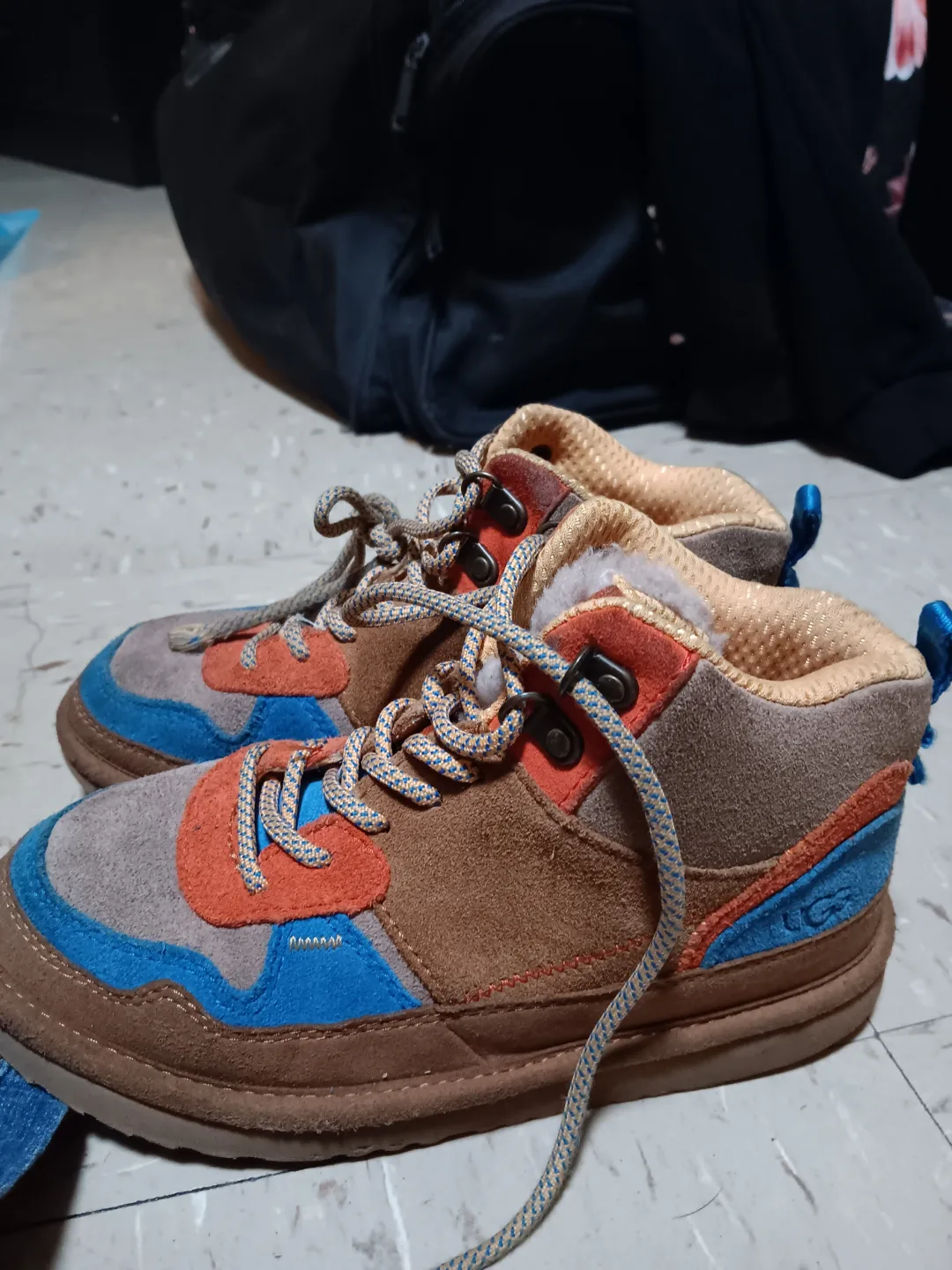 UGG Kids' Neumel Hiking Boots Size 8 image indicator(2)