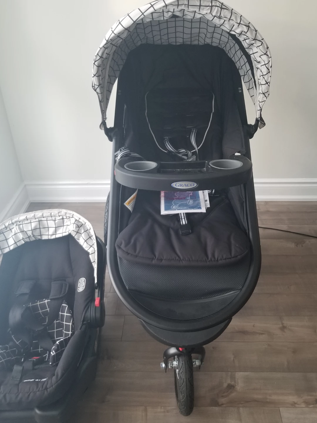 Graco Jogging Stroller and SnugRide Infant Car Seat - photo 3