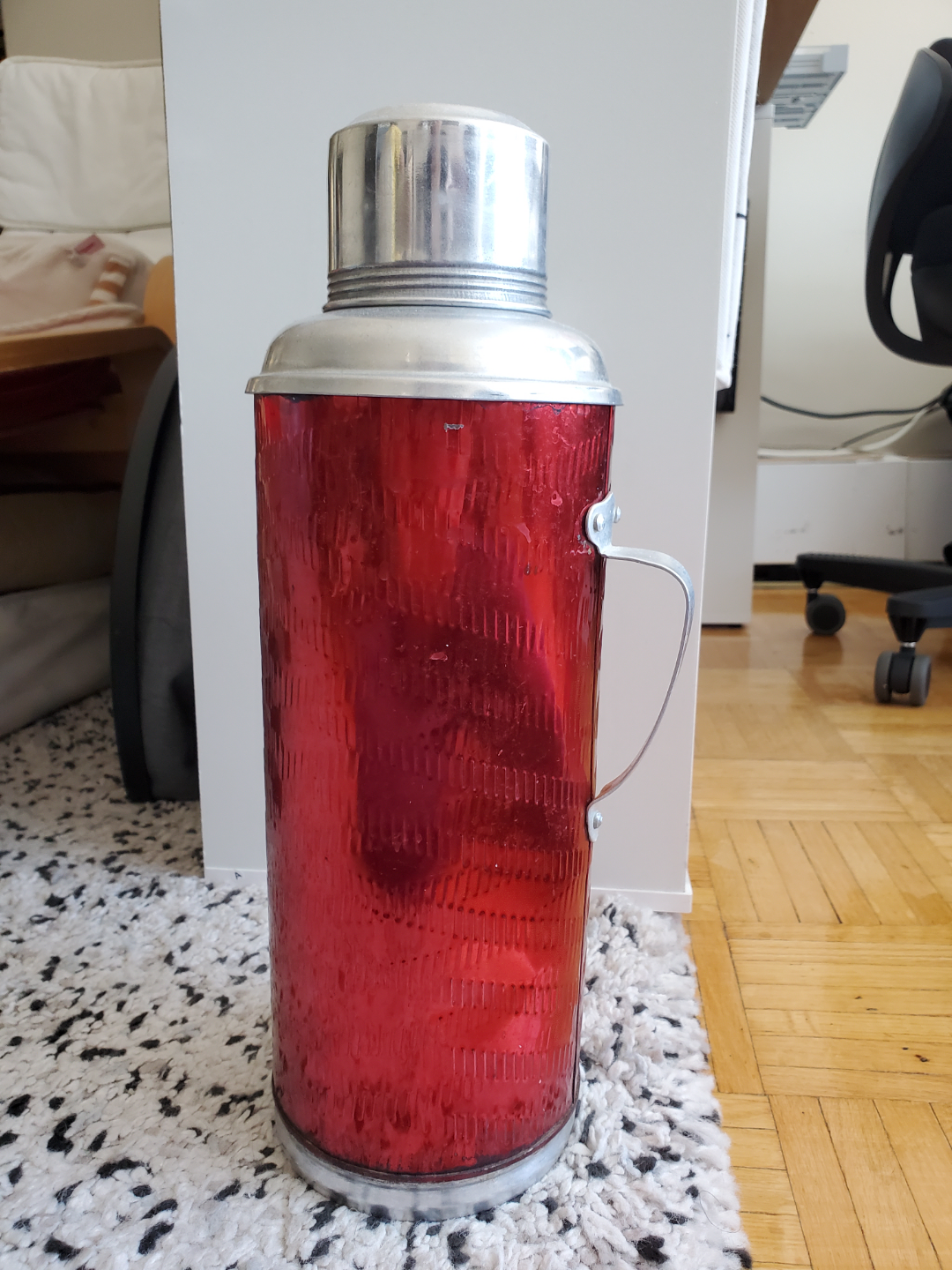 Vintage Red Thermos 🌱💚