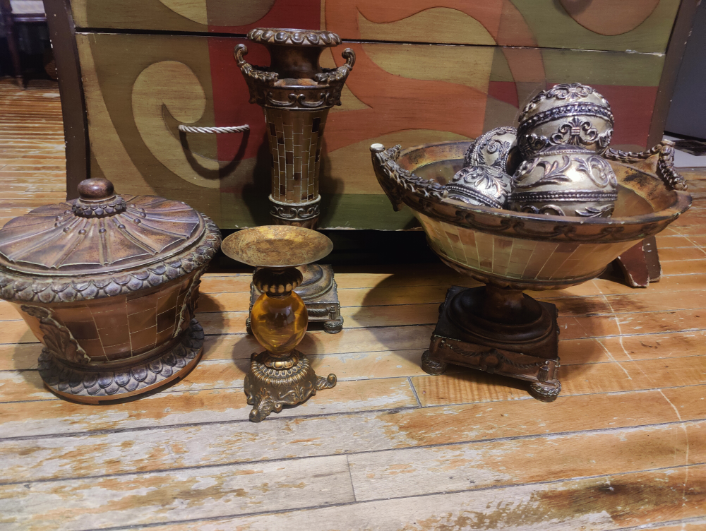 Set of Decorative Home Accents