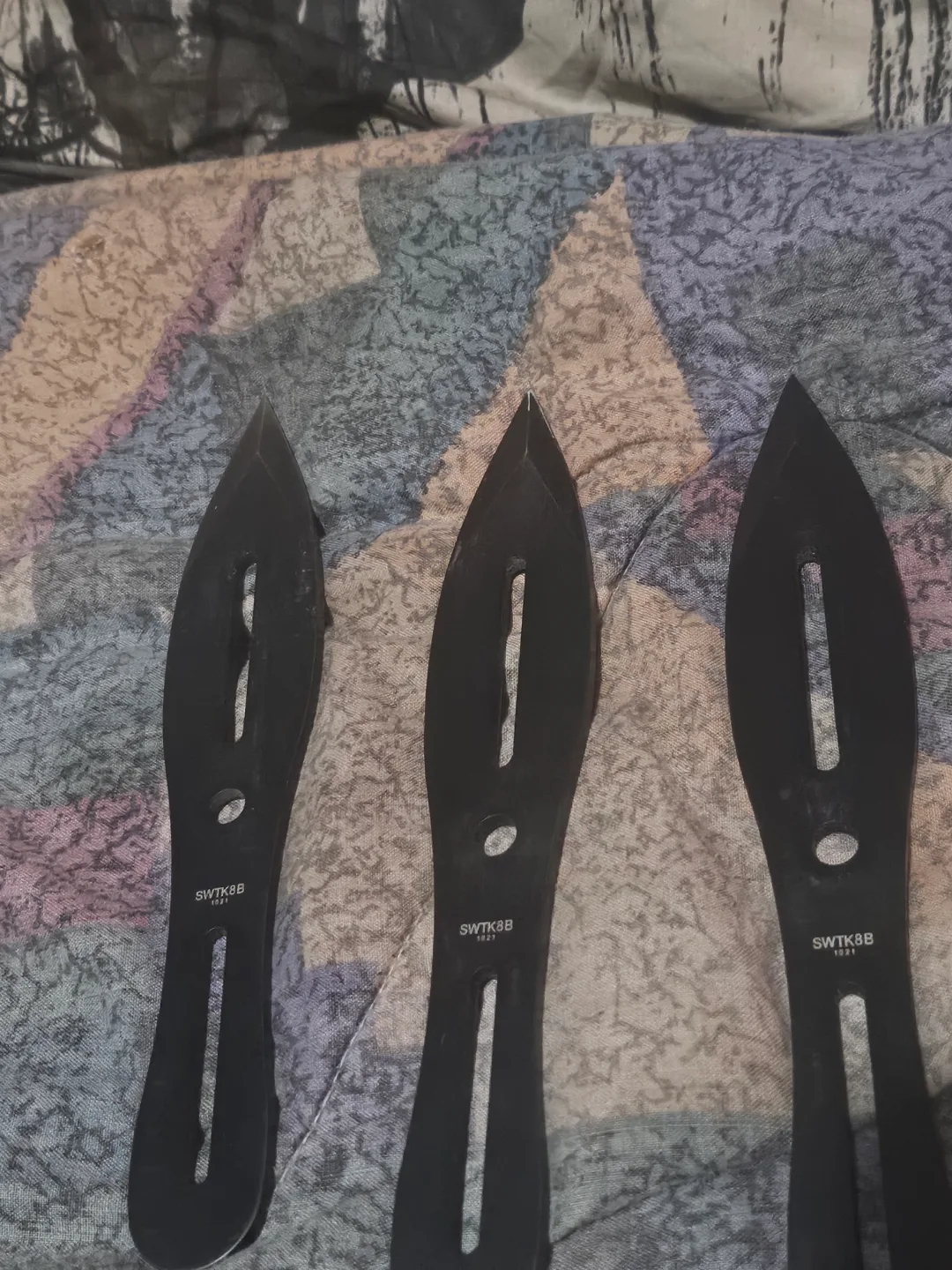 Smith & Wesson Throwing Knives - 3 Pack with Sheath image indicator(2)