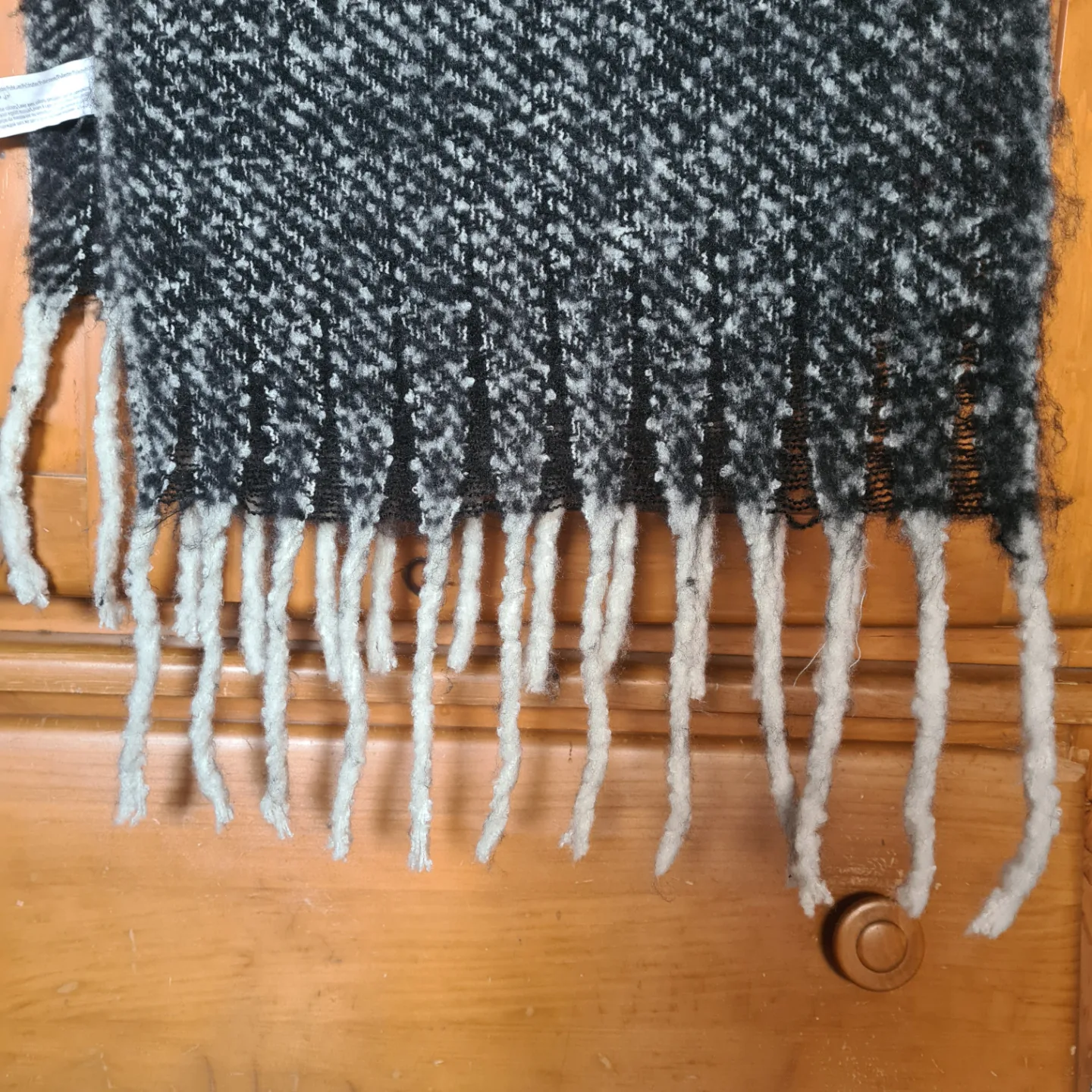 💚Black and White Fringe Scarf image indicator(2)