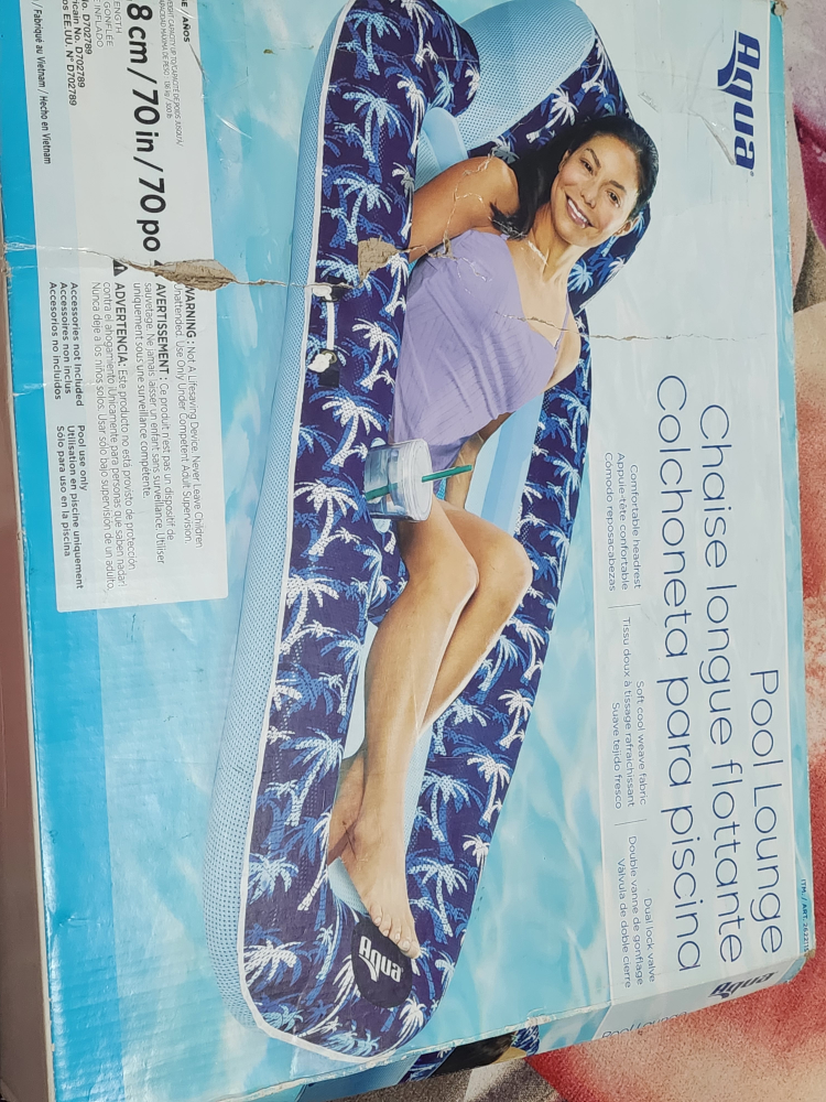 swim lounge