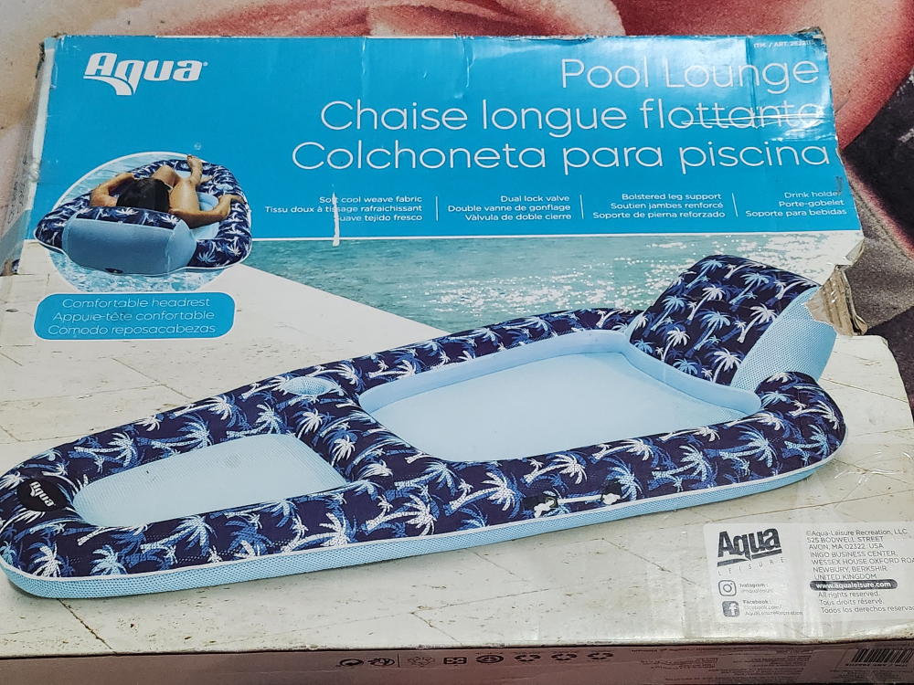 swim lounge - photo 2