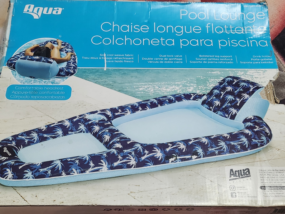 swim lounge - photo 3