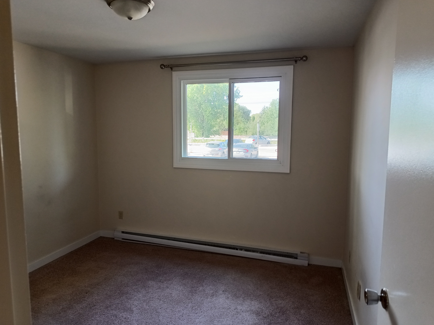 Apartment Rental - 1 Bedroom Apartment near UofM - photo 4