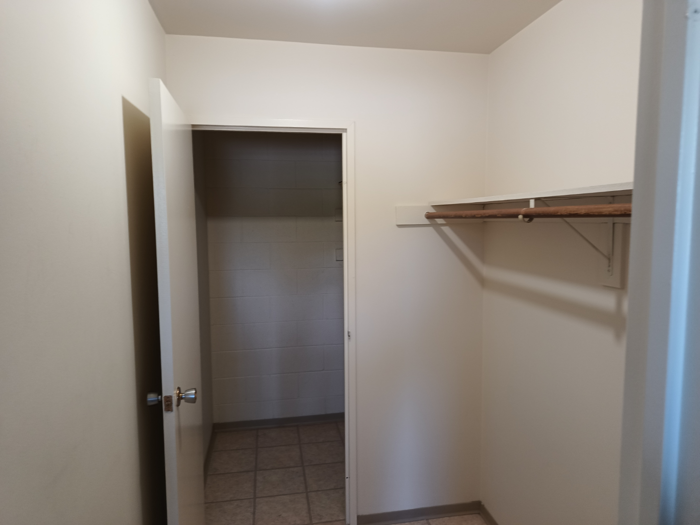 Apartment Rental - 1 Bedroom Apartment near UofM - photo 5