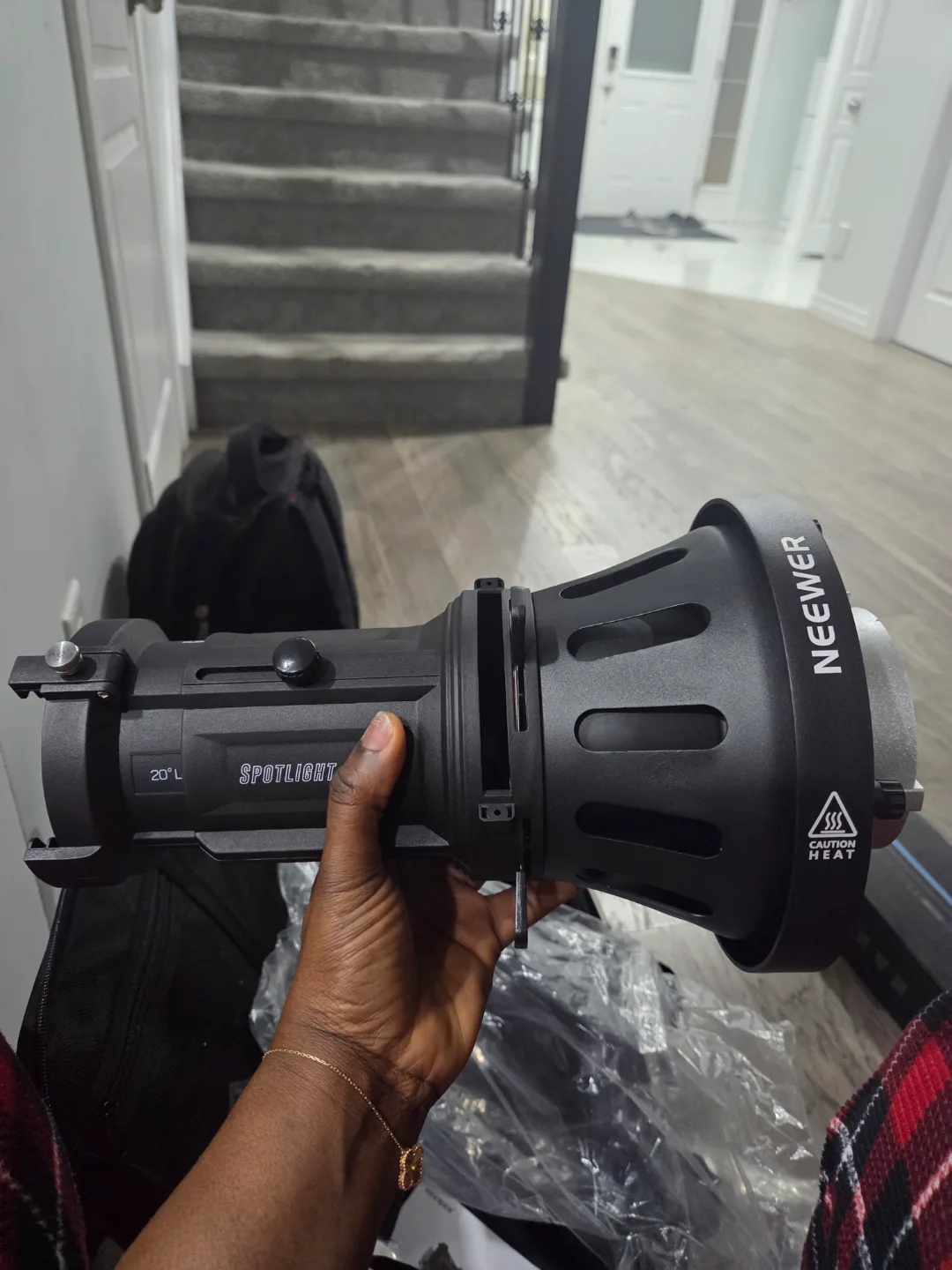 Neewer 20L Spotlight with Carrying Case thumbnail