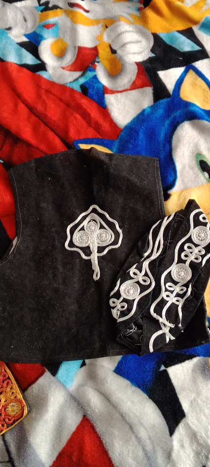 Traditional Black Waistcoat and Hat Set - photo 2