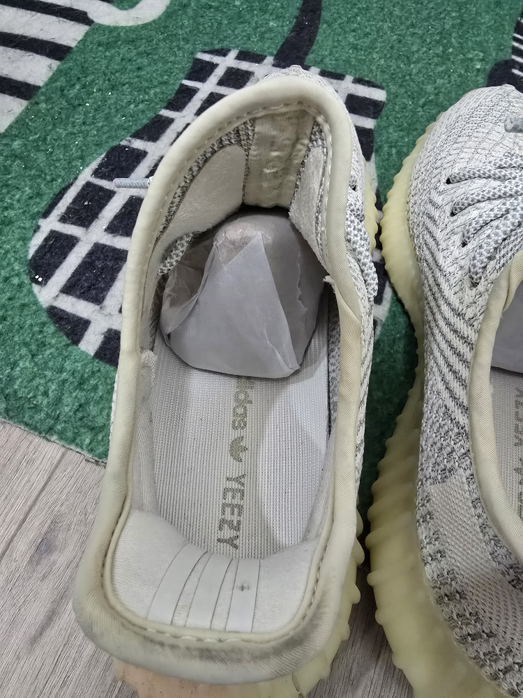 Adidas Yeezy Boost 350 V2 Lundmark Reflective Sneakers - 10M💚 - photo 2