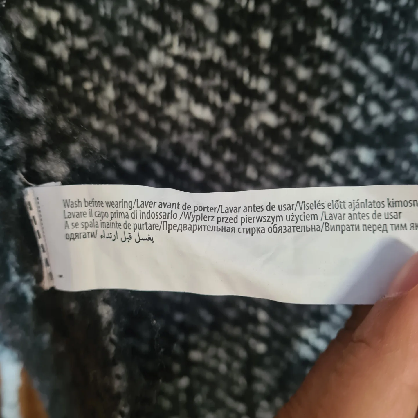 💚Black and White Fringe Scarf image indicator(5)