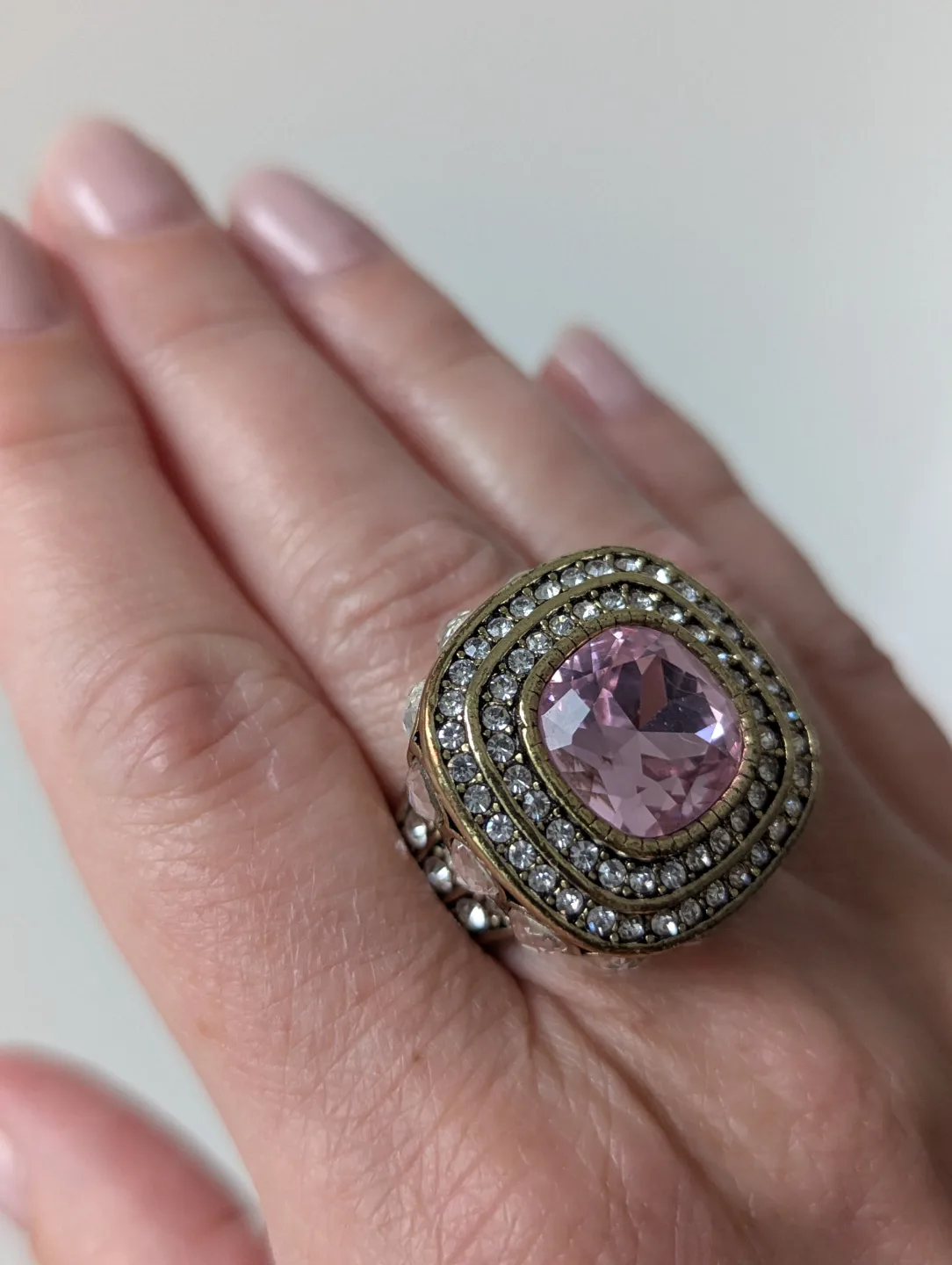 Heidi Daus interchangeable crystal magnetic ring set image indicator(5)