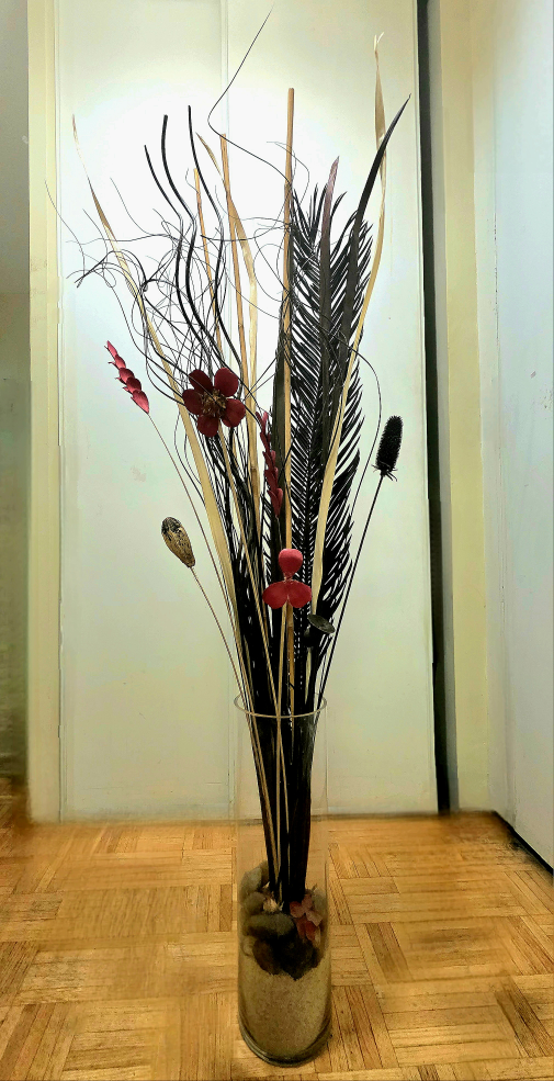 Dried Flower Arrangement (vase ,sand and stones included)