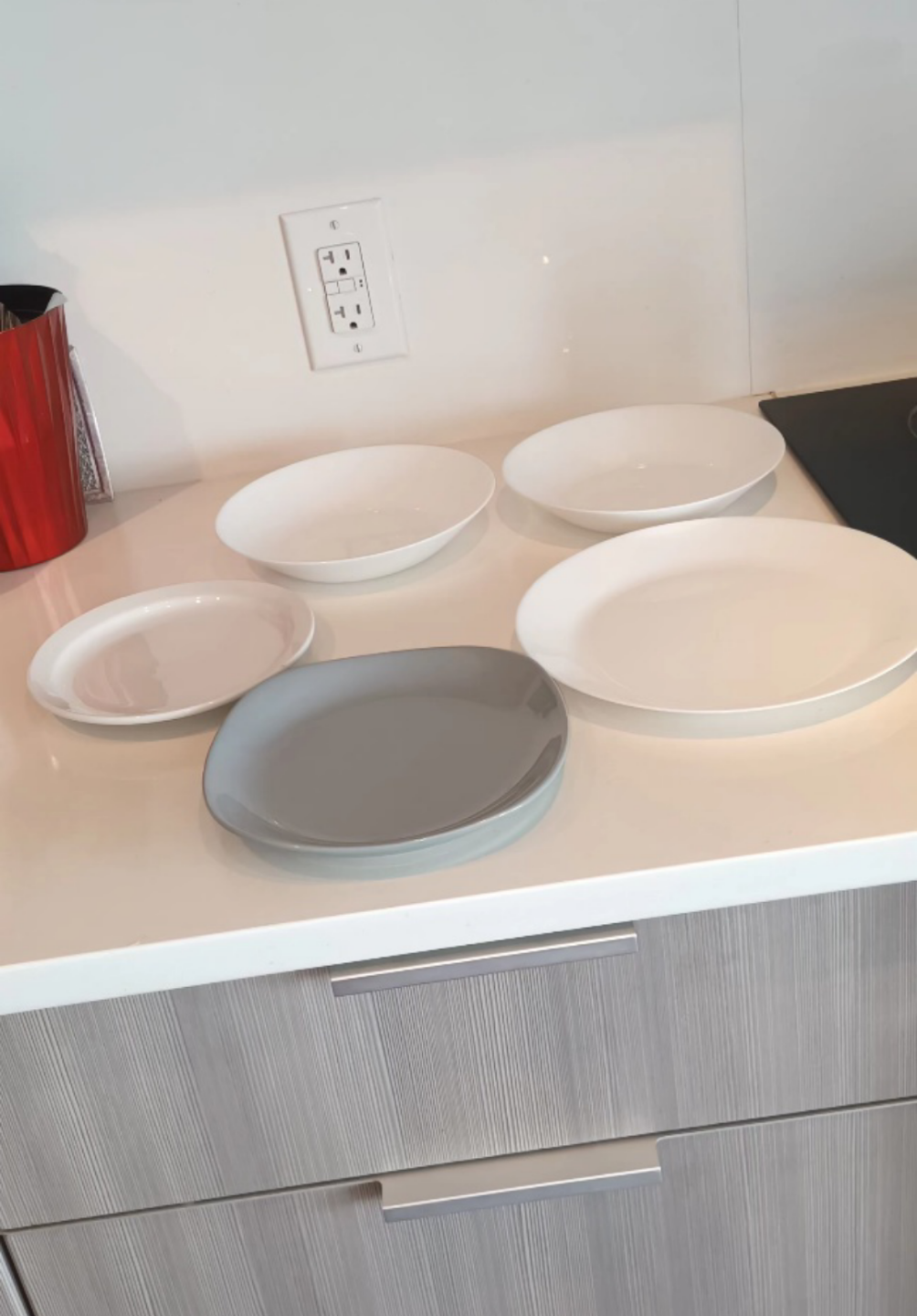 Assorted plates and 2 pasta bowls