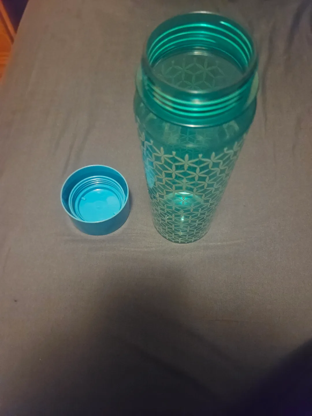 28 Oz Water Bottle image indicator(2)