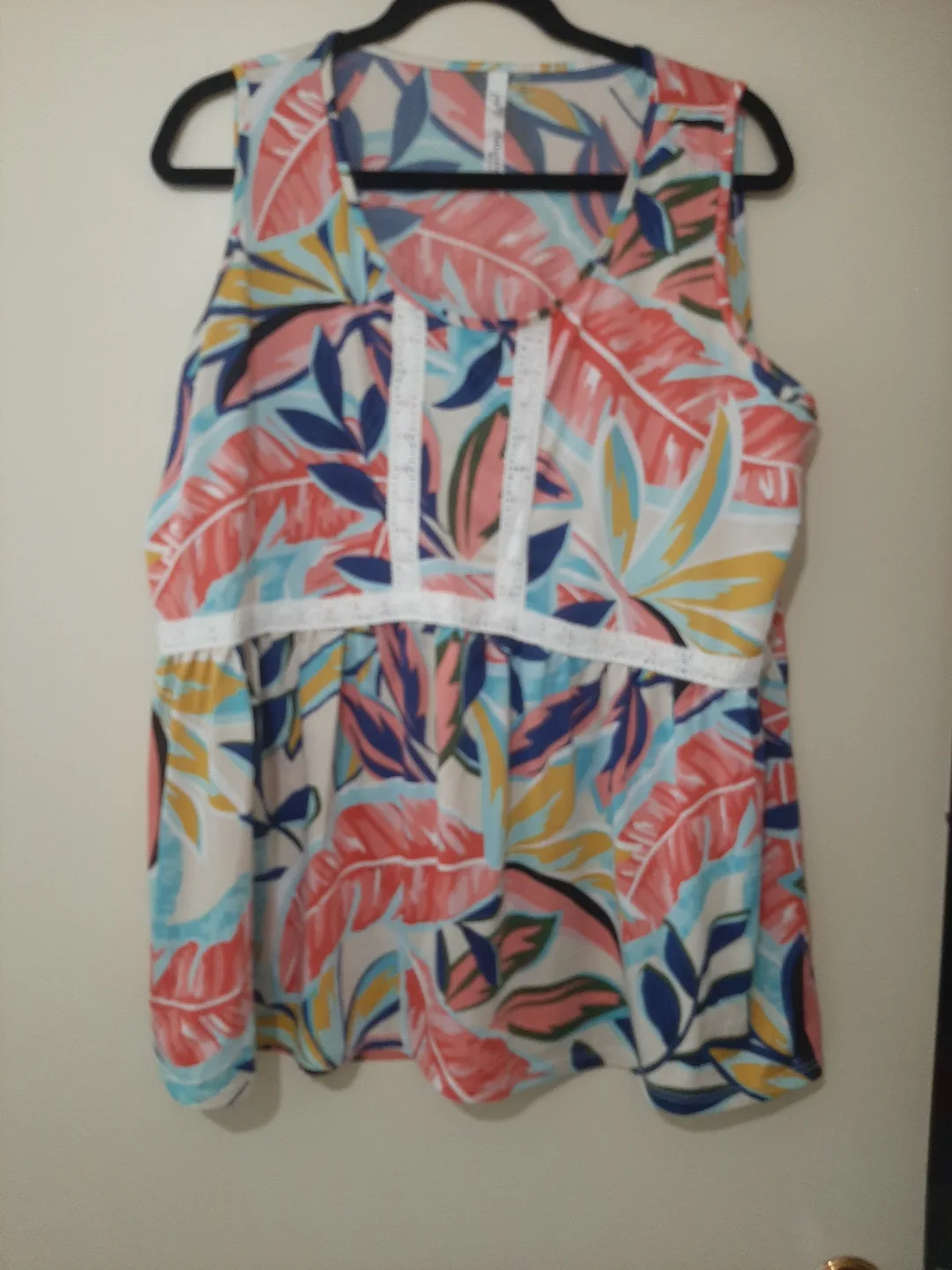 New with Tags Women's tops sizes medium to XL image indicator(9)