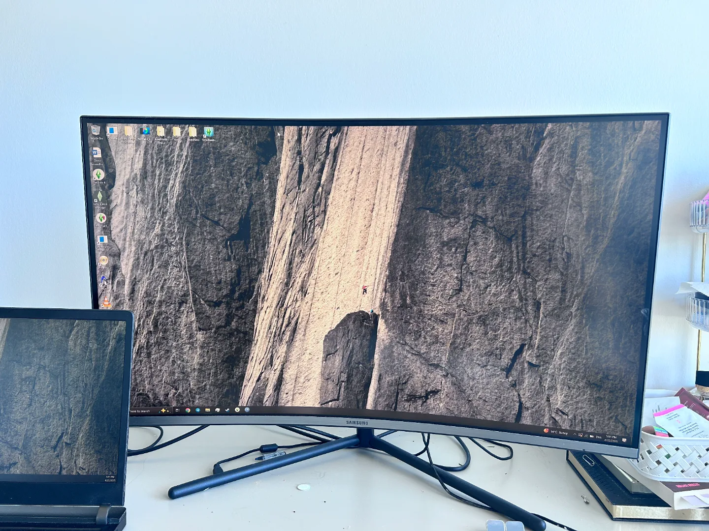 Samsung 4k 34-inch Curved Monitor thumbnail