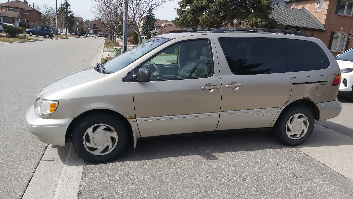2000 Toyota Sienna Minivan