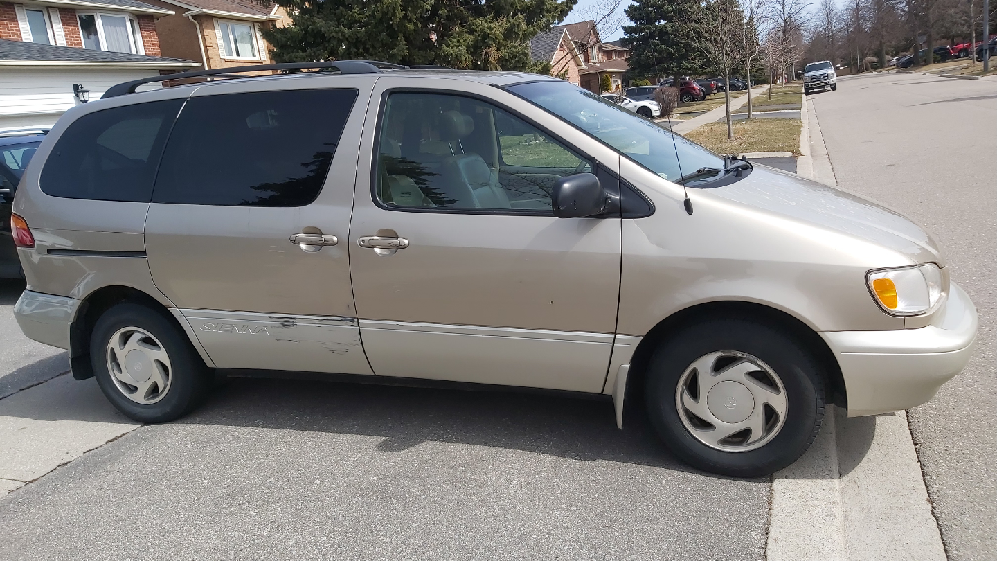 2000 Toyota Sienna Minivan - photo 4