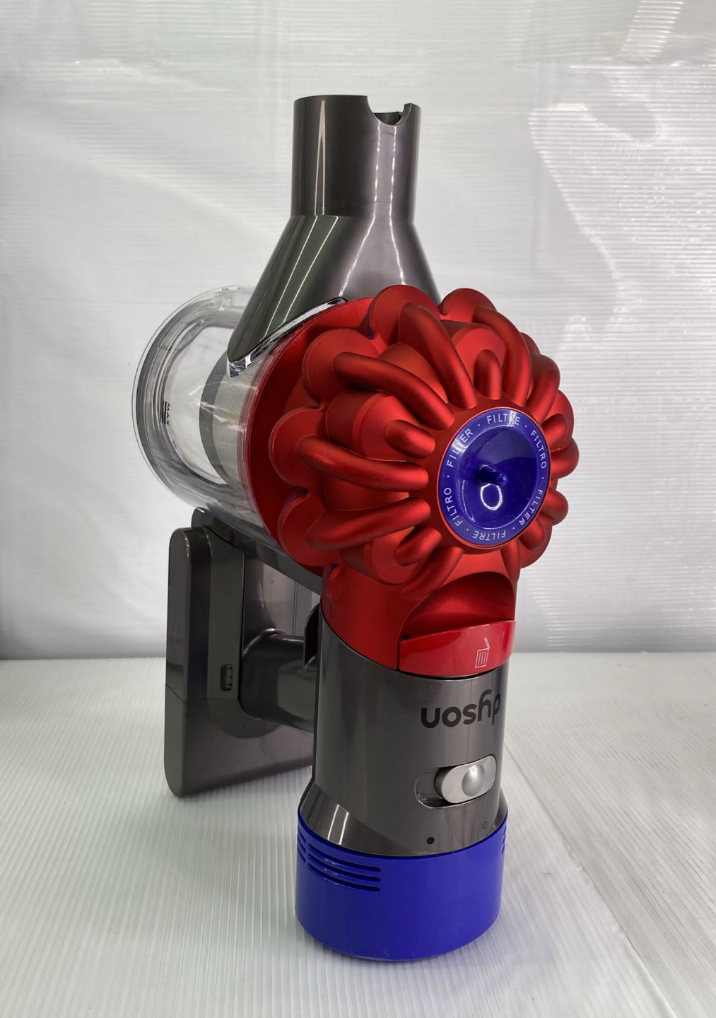 Dyson V8 Origin Complete with Wall Mount & Accessories - photo 5