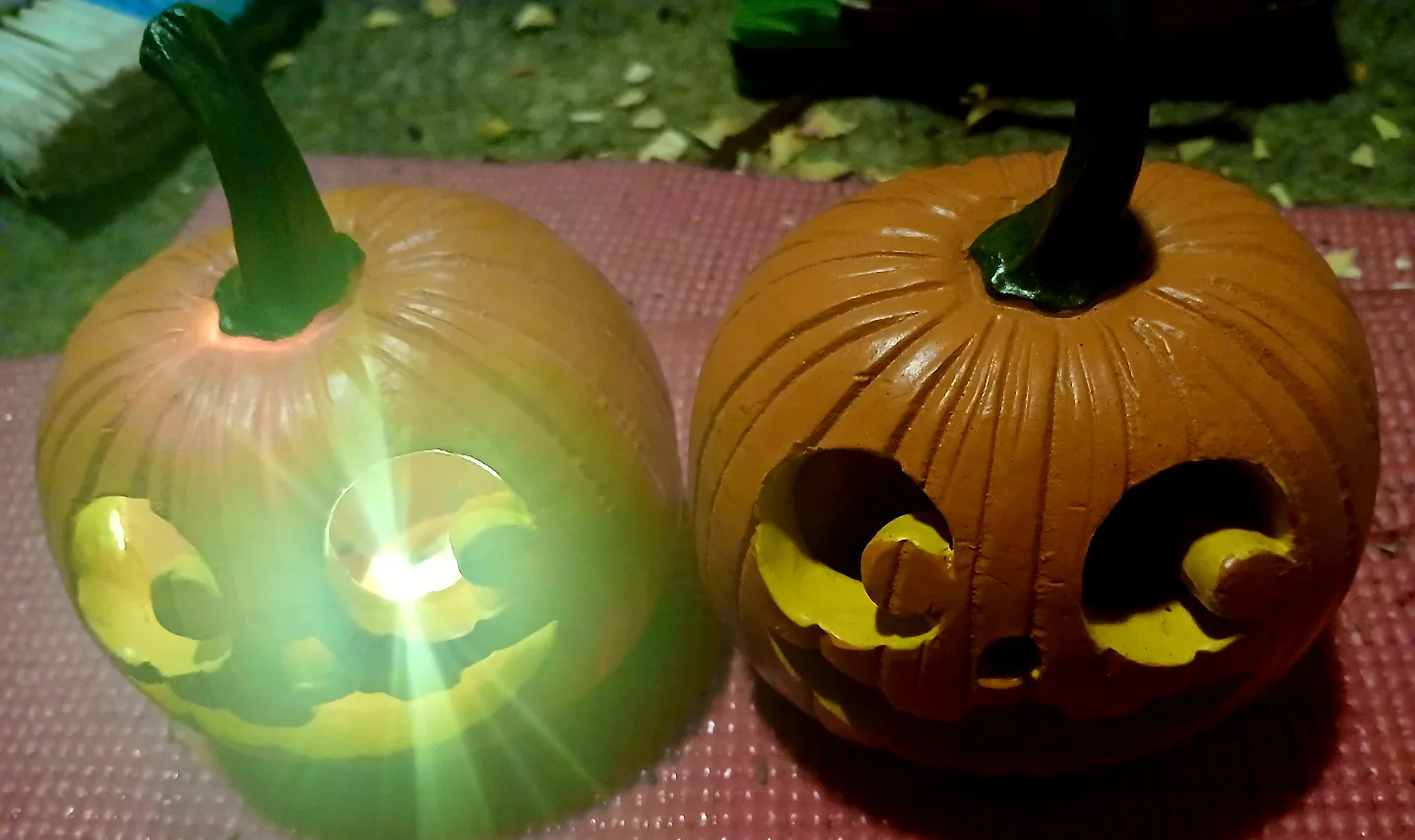 Pair  of Halloween Pumpkin Battery Candle Holders+1PumpkinStatue thumbnail