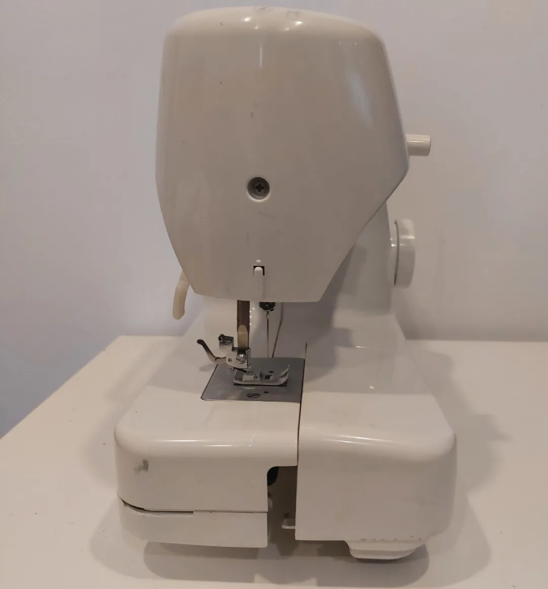 Singer Sewing Machine - Model E99670 image indicator(3)