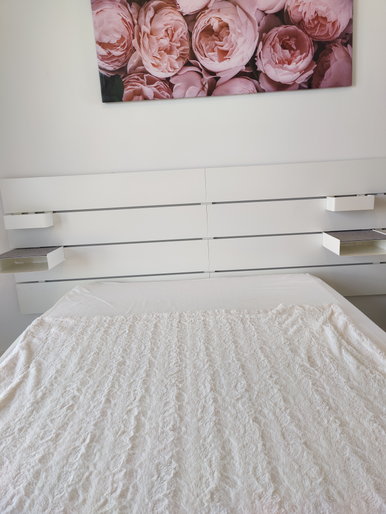 Douglas Queen Mattress – Excellent Condition, Clean - photo 2