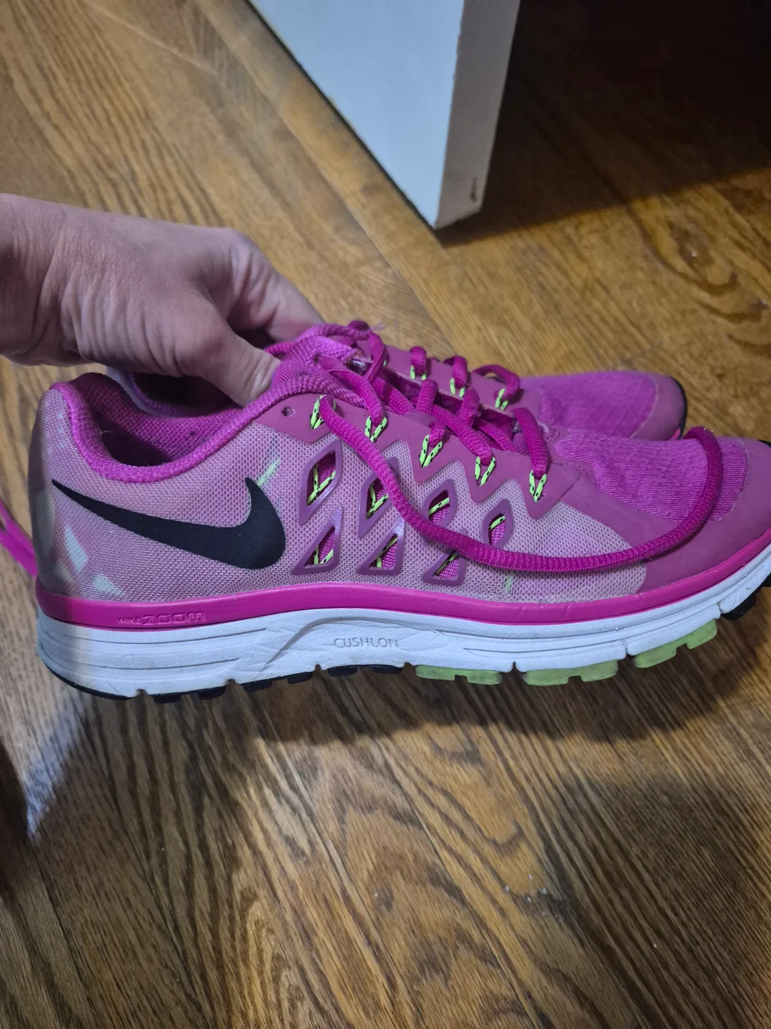 Women's Nike Running Shoes Size 7.5 thumbnail