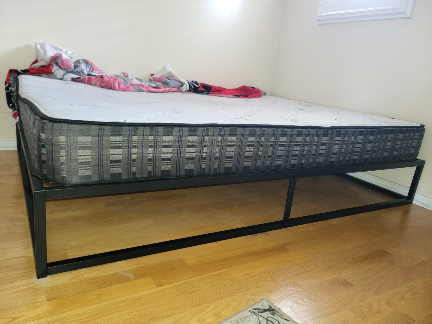 2 double/ full-size metal bed frames with bamboo mattresses - photo 2