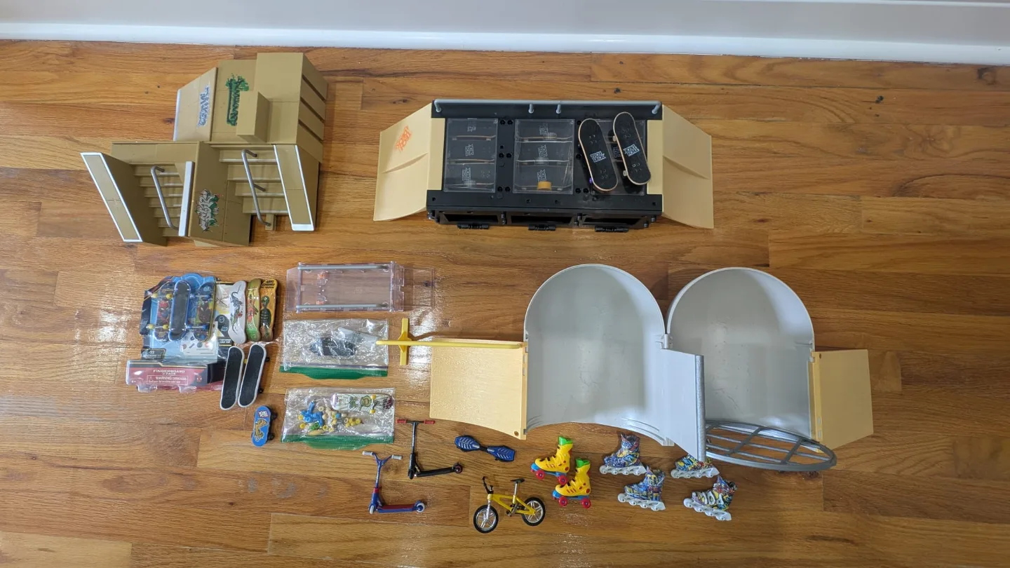 Tech Deck Skate Park Playset with Fingerboards and Accessories thumbnail